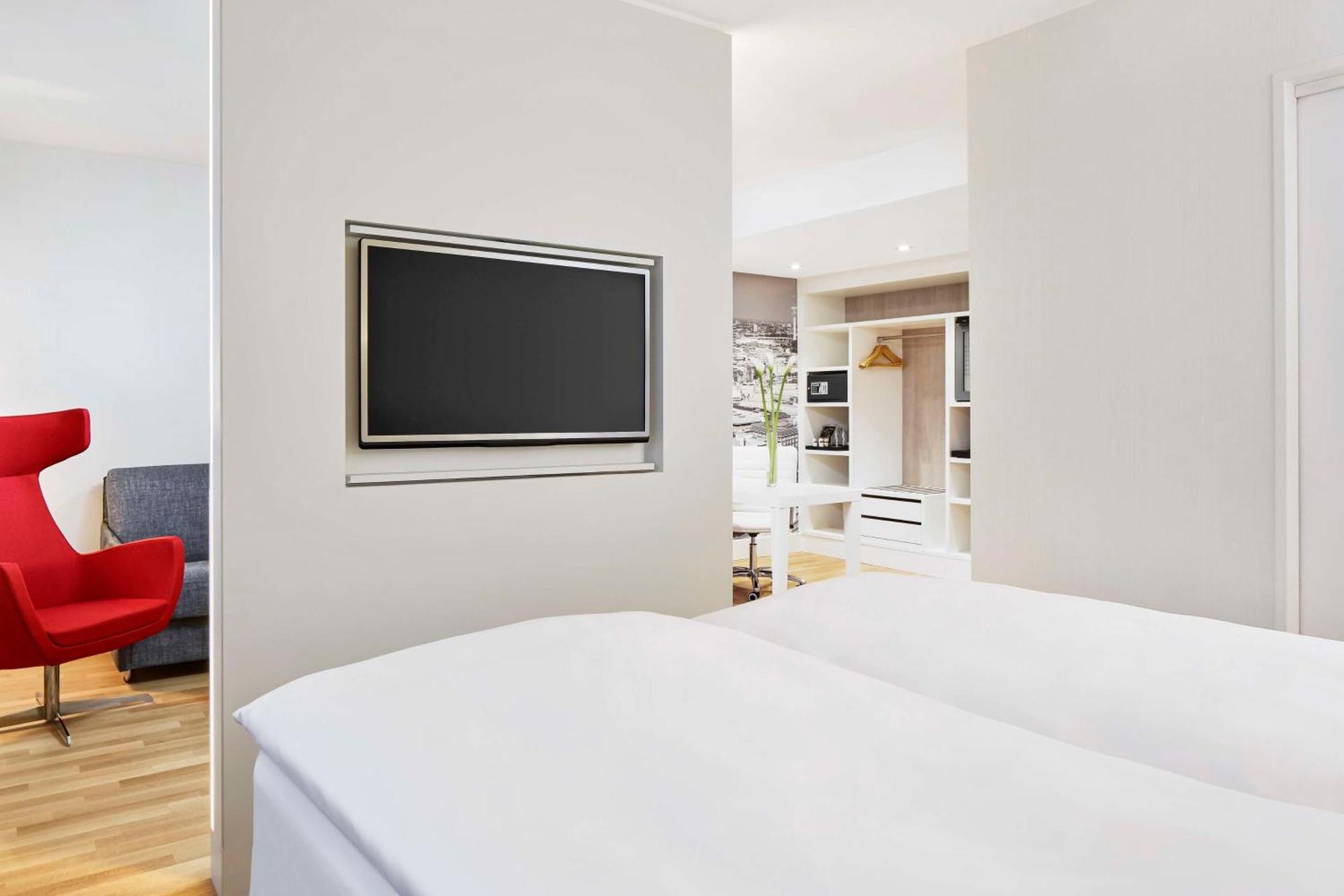 Suite,1649012257:JPEG