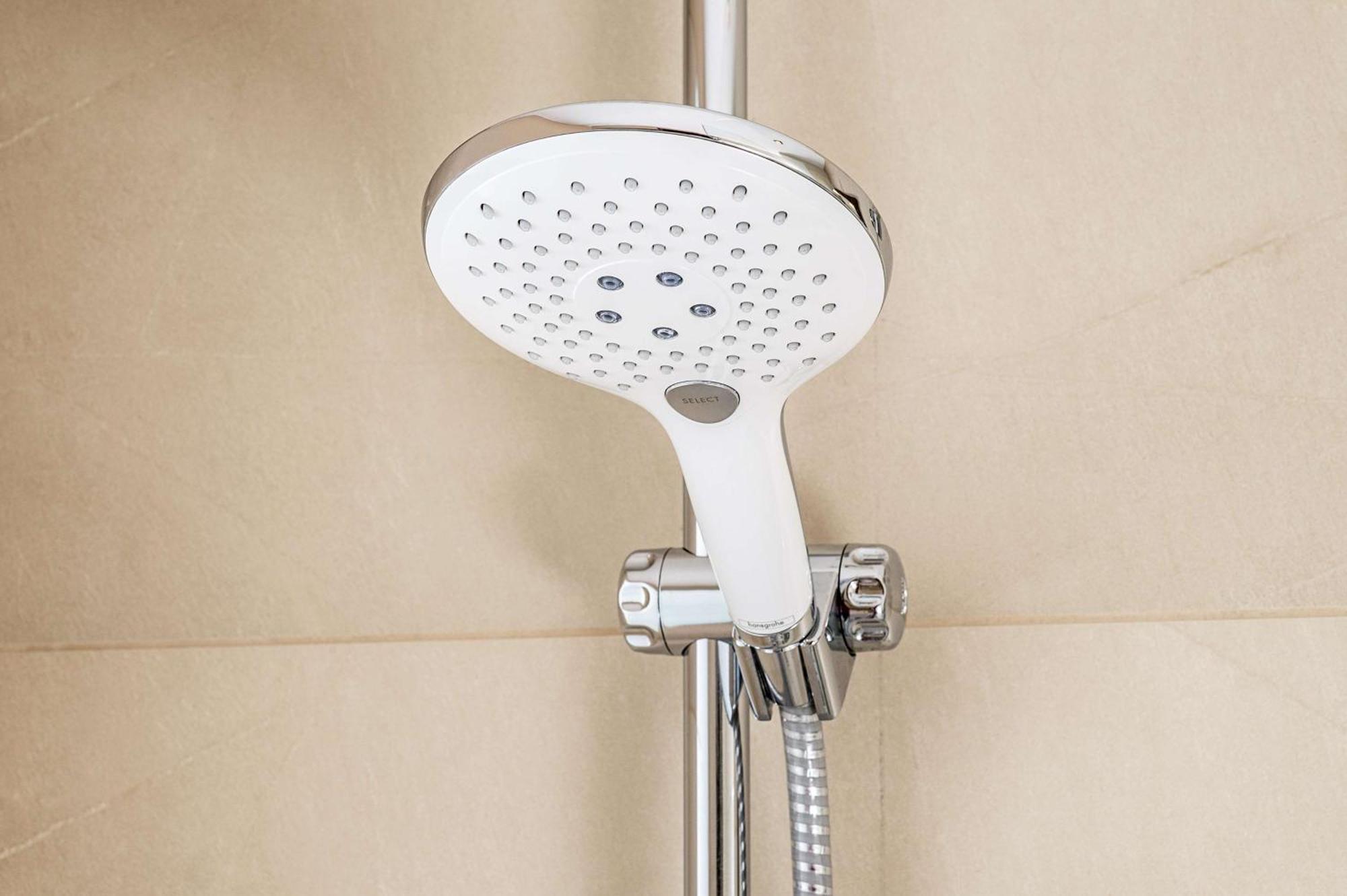 Family Room,1649012260:JPEG